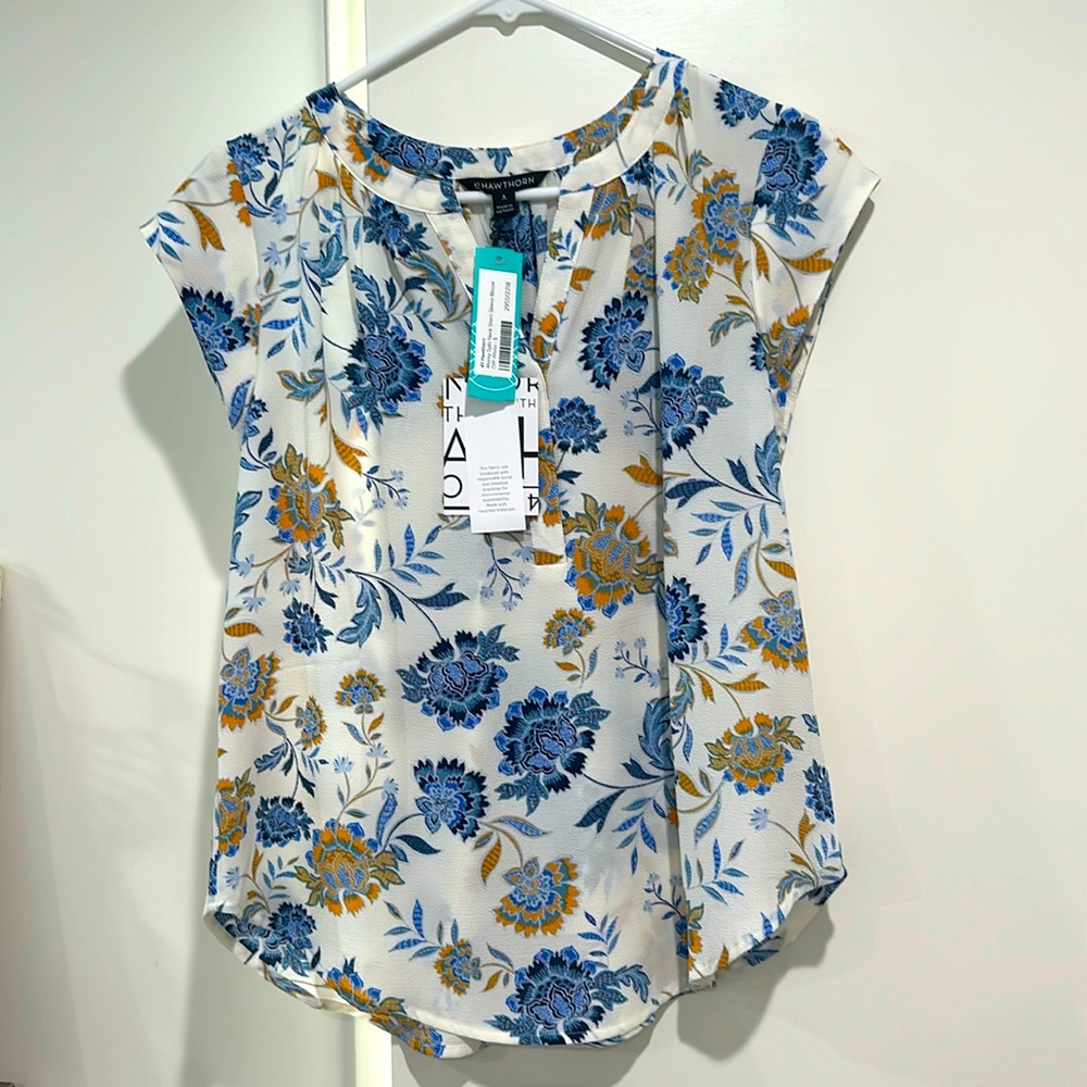 41 Hawthorn split neck blouse. New with tags. Size Small.